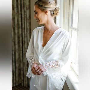 Le Rose Hazel Petal Hem Satin Midi Robe, Size XS/S